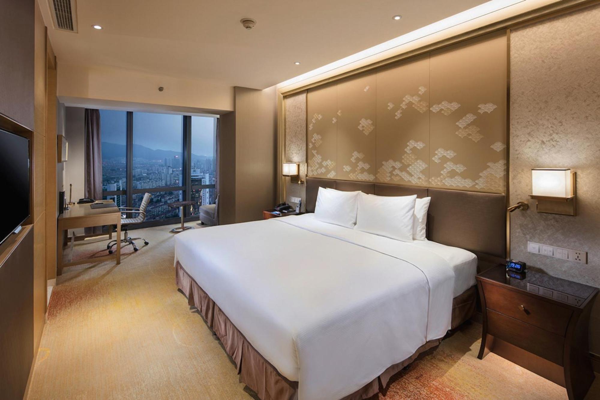 Hilton Yantai Hotel Exterior photo