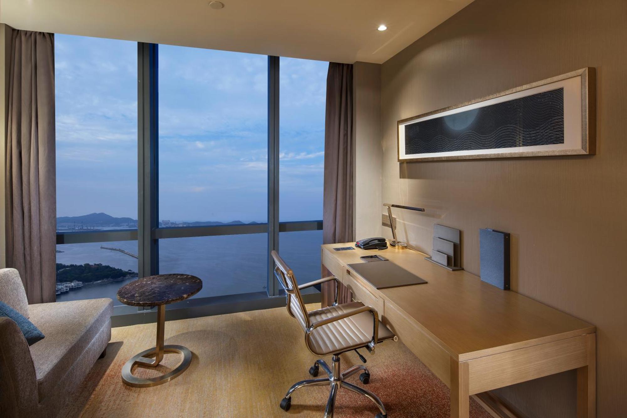 Hilton Yantai Hotel Exterior photo