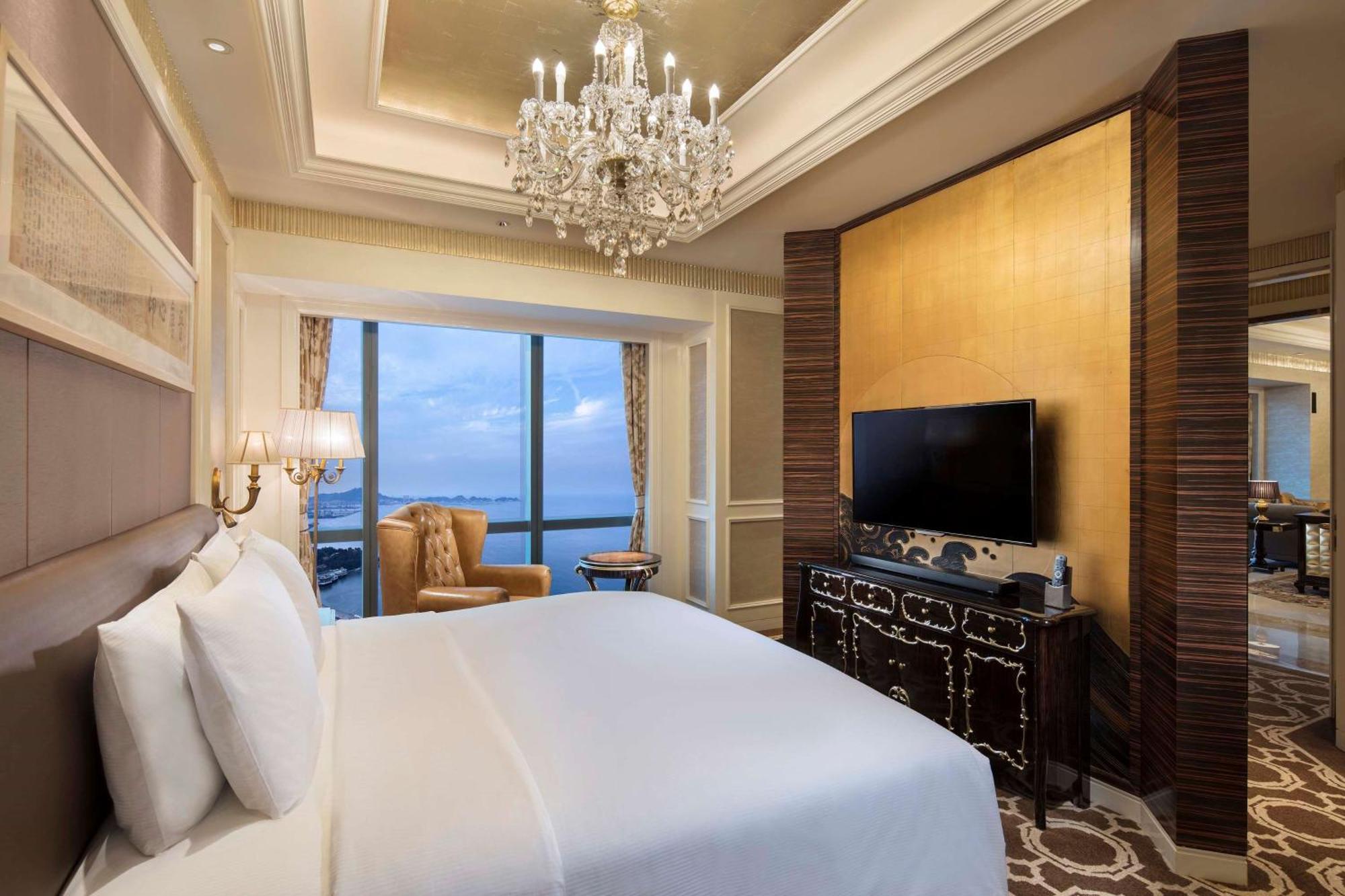 Hilton Yantai Hotel Exterior photo