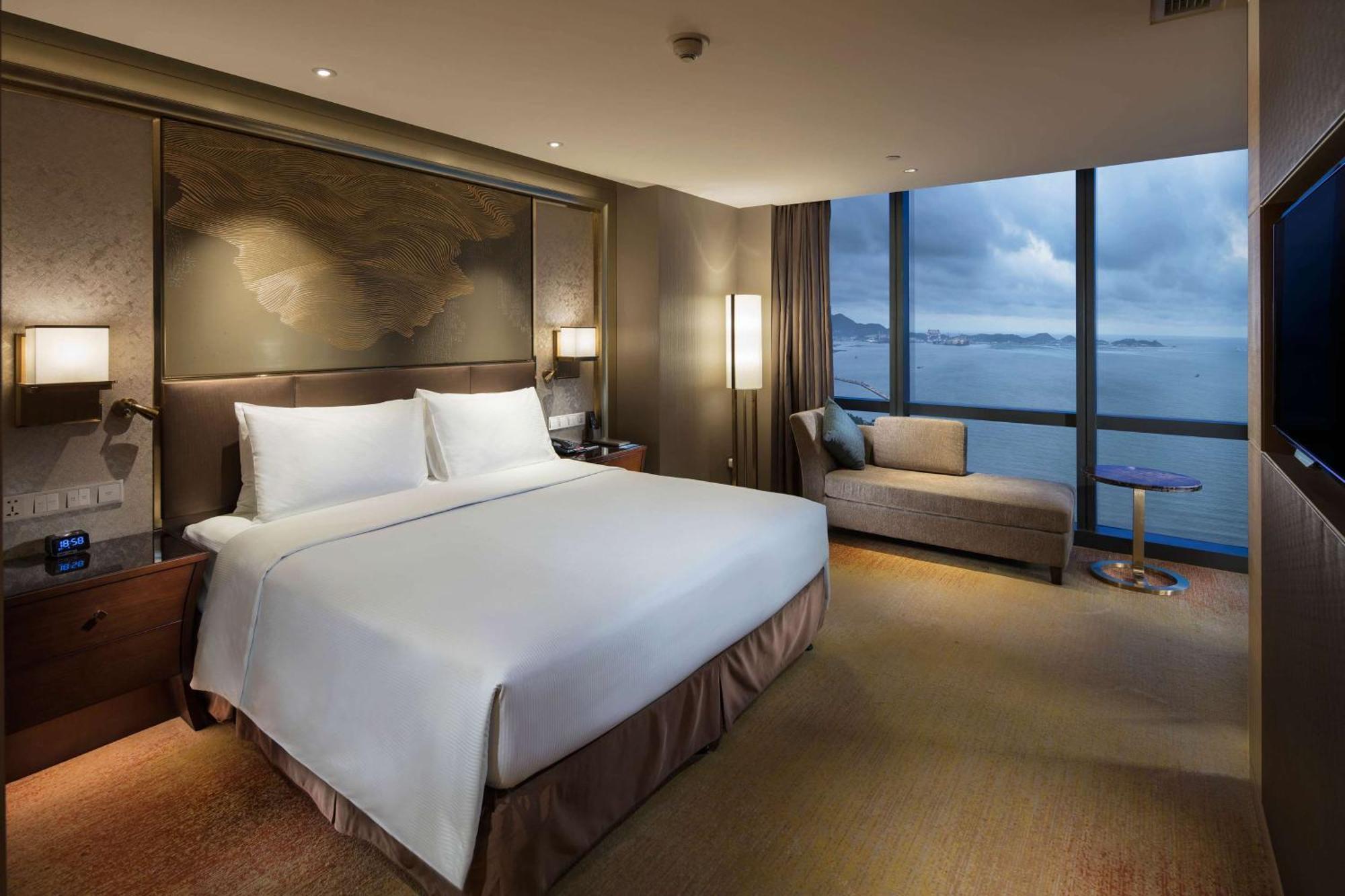 Hilton Yantai Hotel Exterior photo