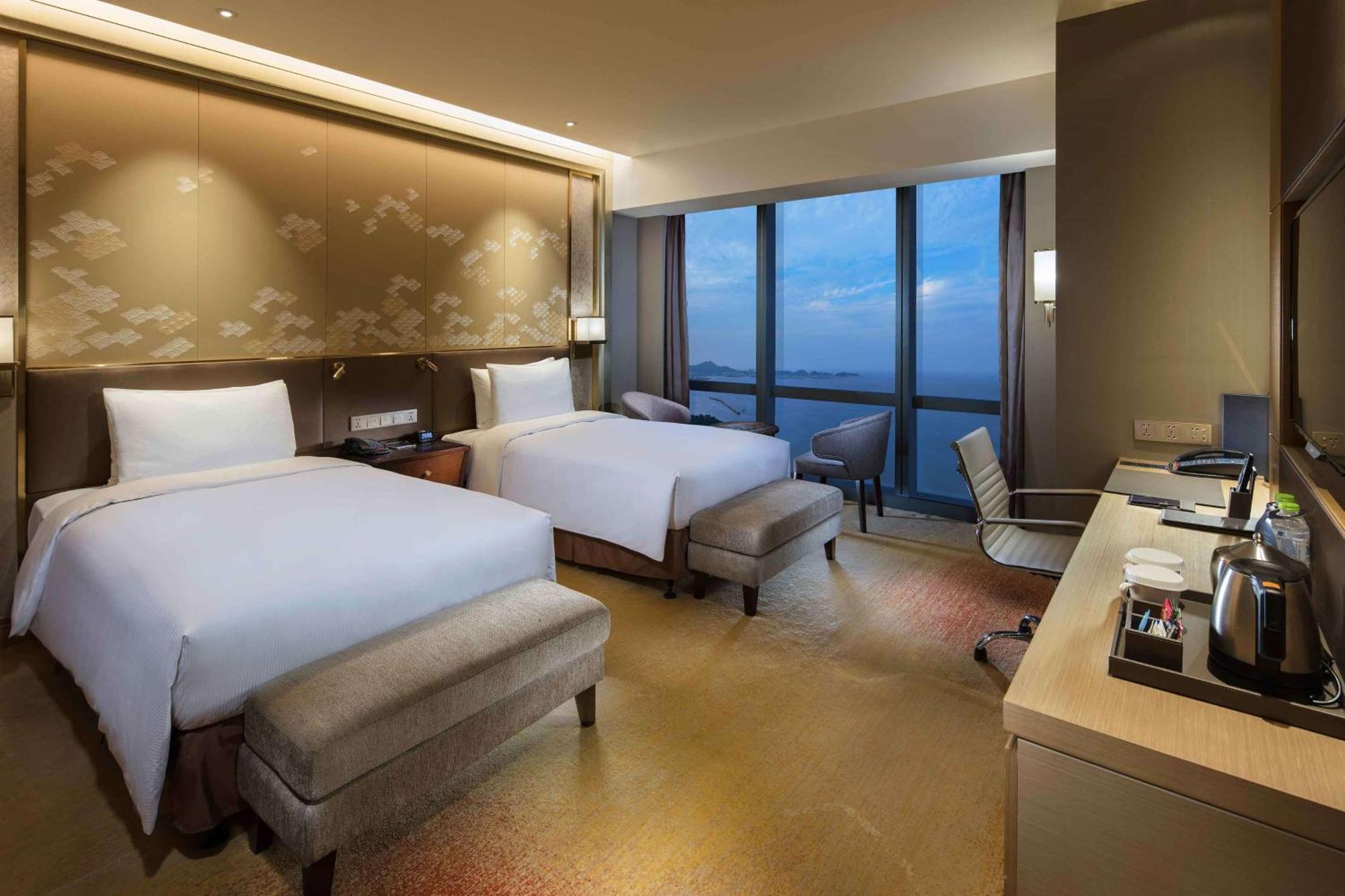 Hilton Yantai Hotel Exterior photo