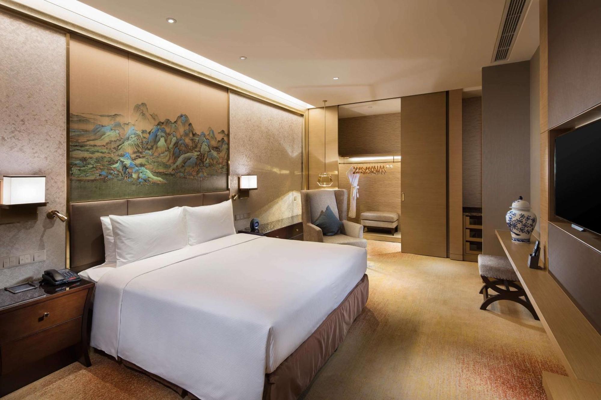 Hilton Yantai Hotel Exterior photo