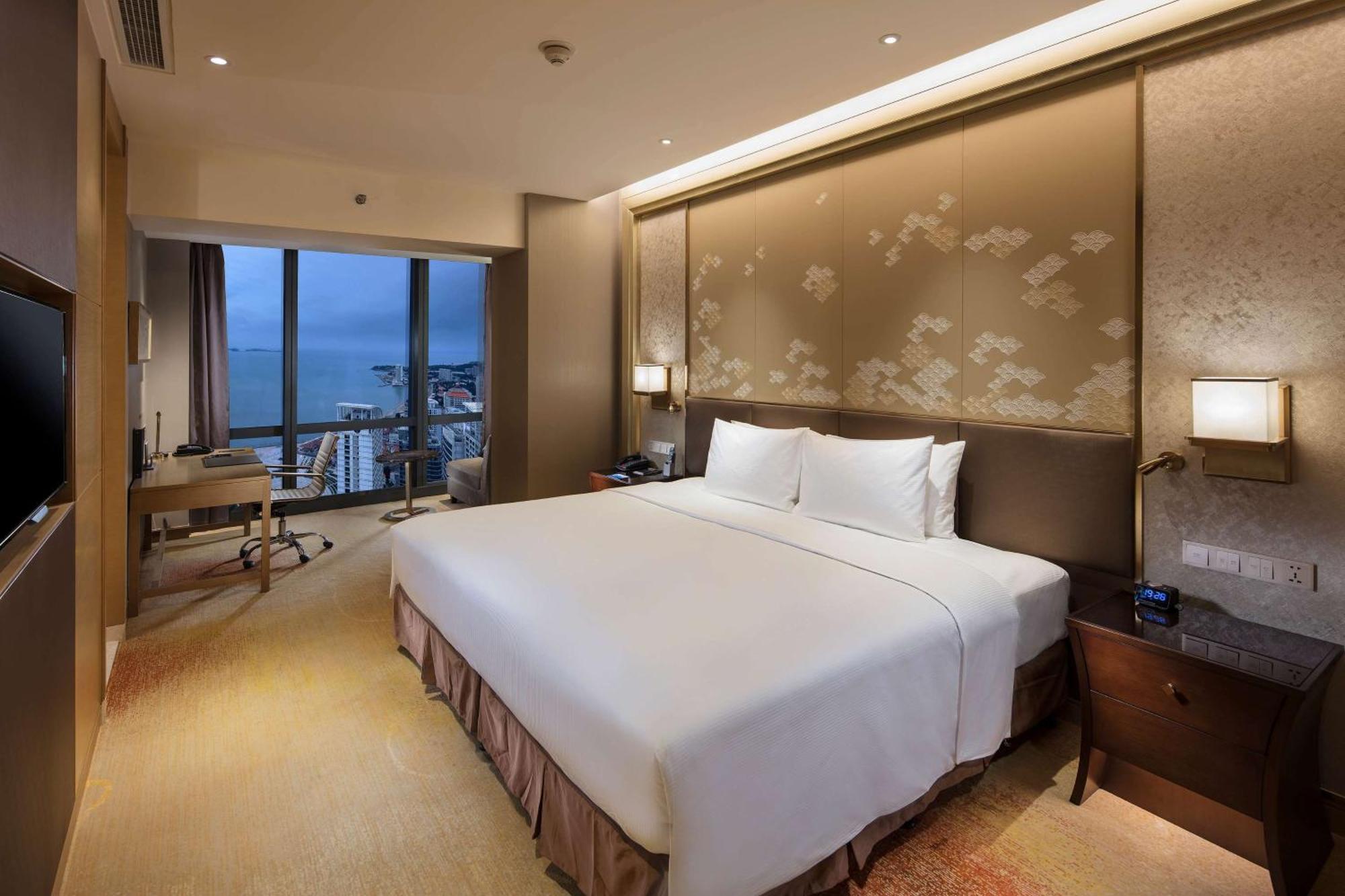 Hilton Yantai Hotel Exterior photo