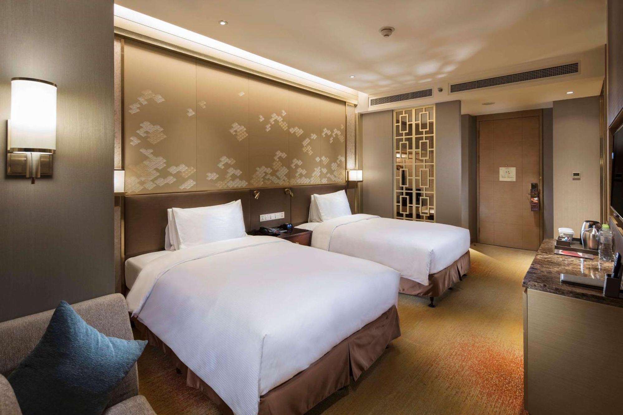 Hilton Yantai Hotel Exterior photo