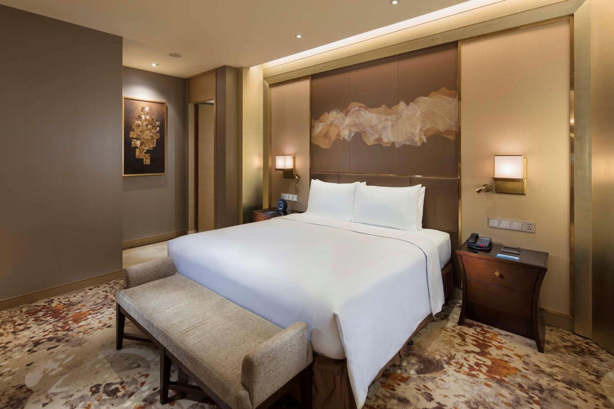 Hilton Yantai Hotel Exterior photo
