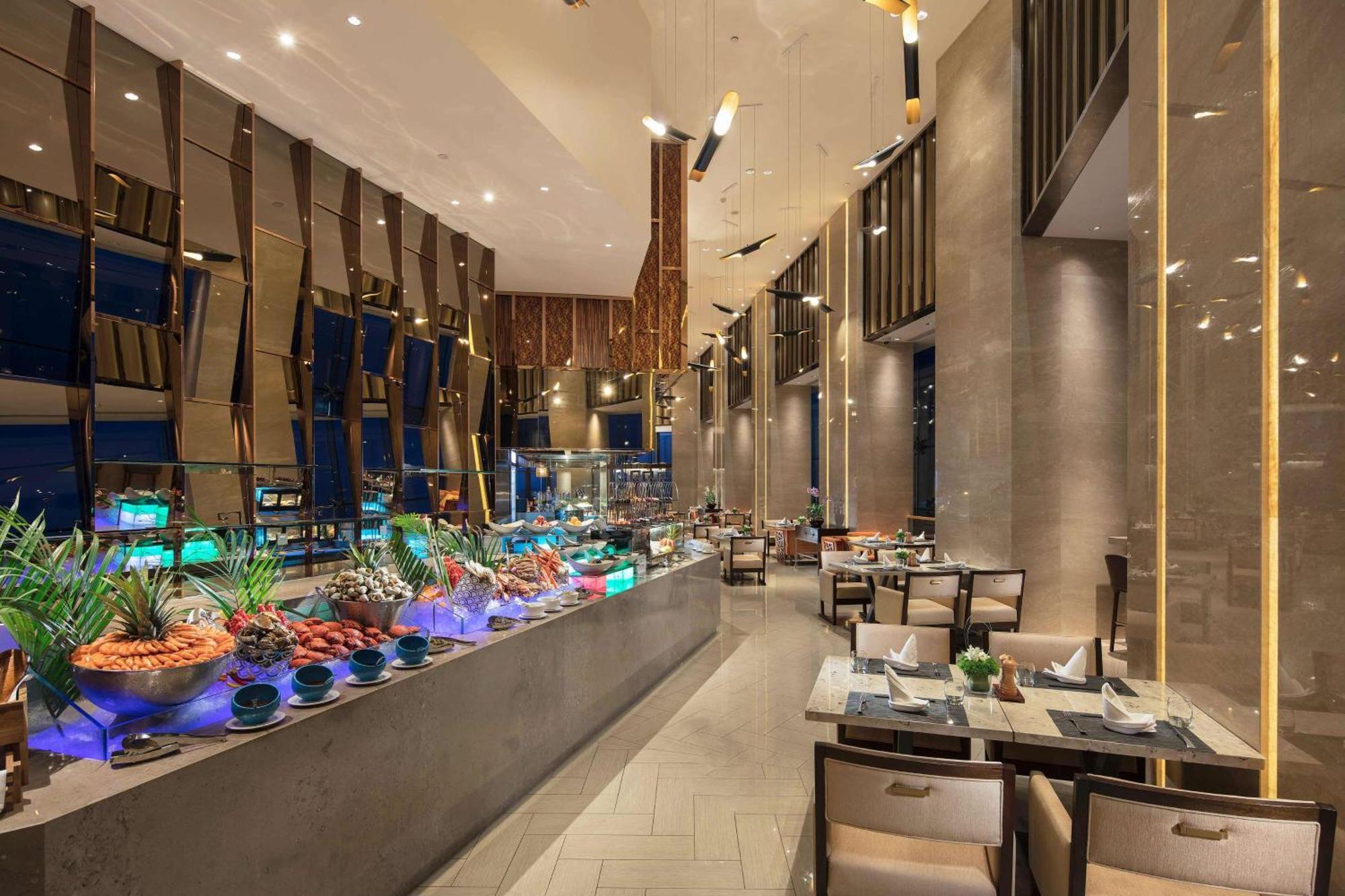 Hilton Yantai Hotel Exterior photo