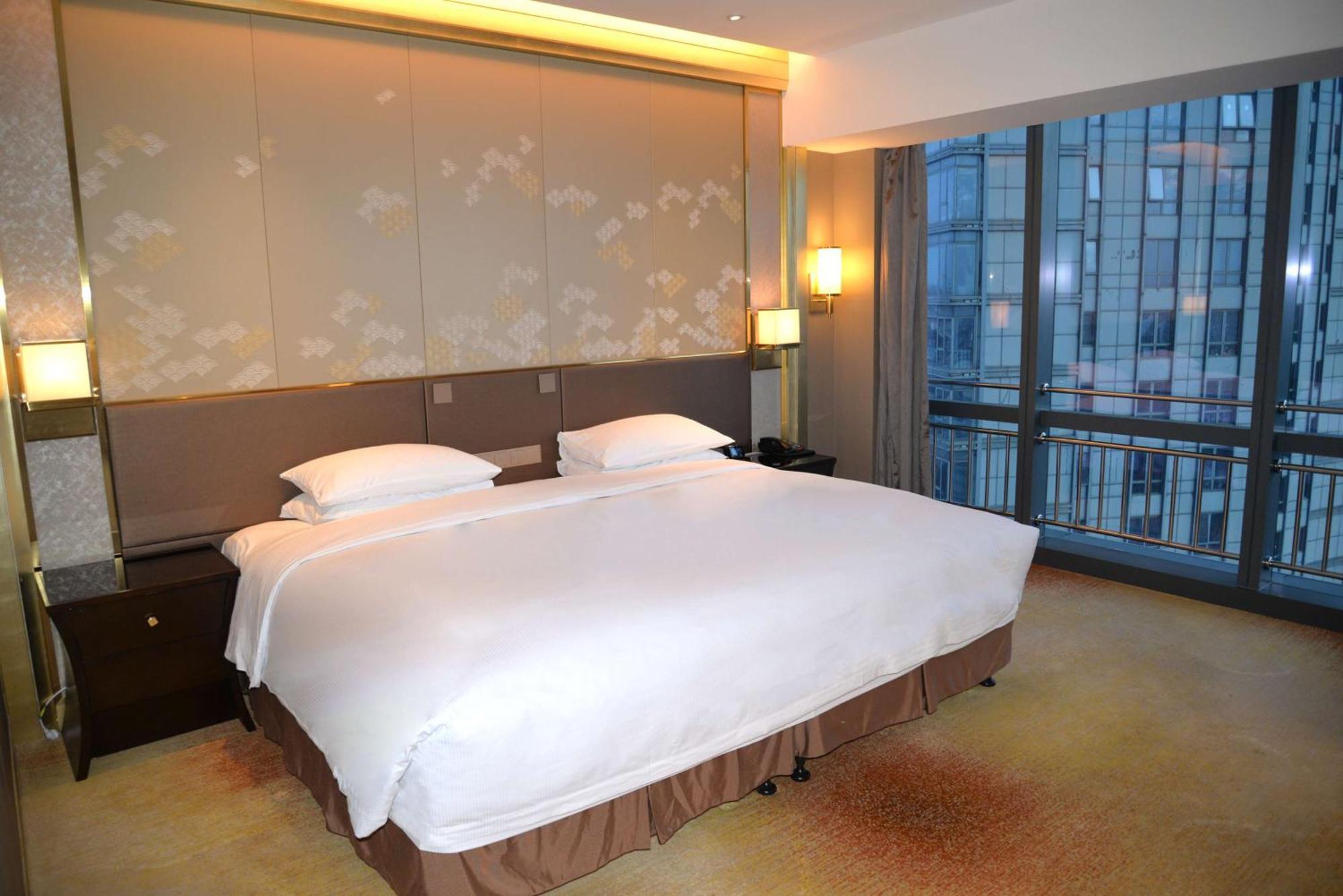 Hilton Yantai Hotel Exterior photo
